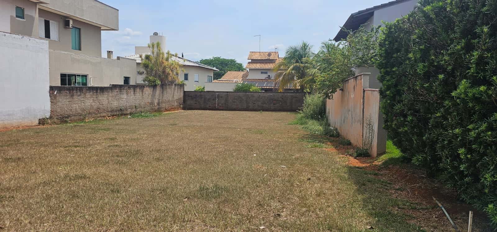 Lote com localização fantástica, 434 metros quadrados, Condomínio Jardins Atenas