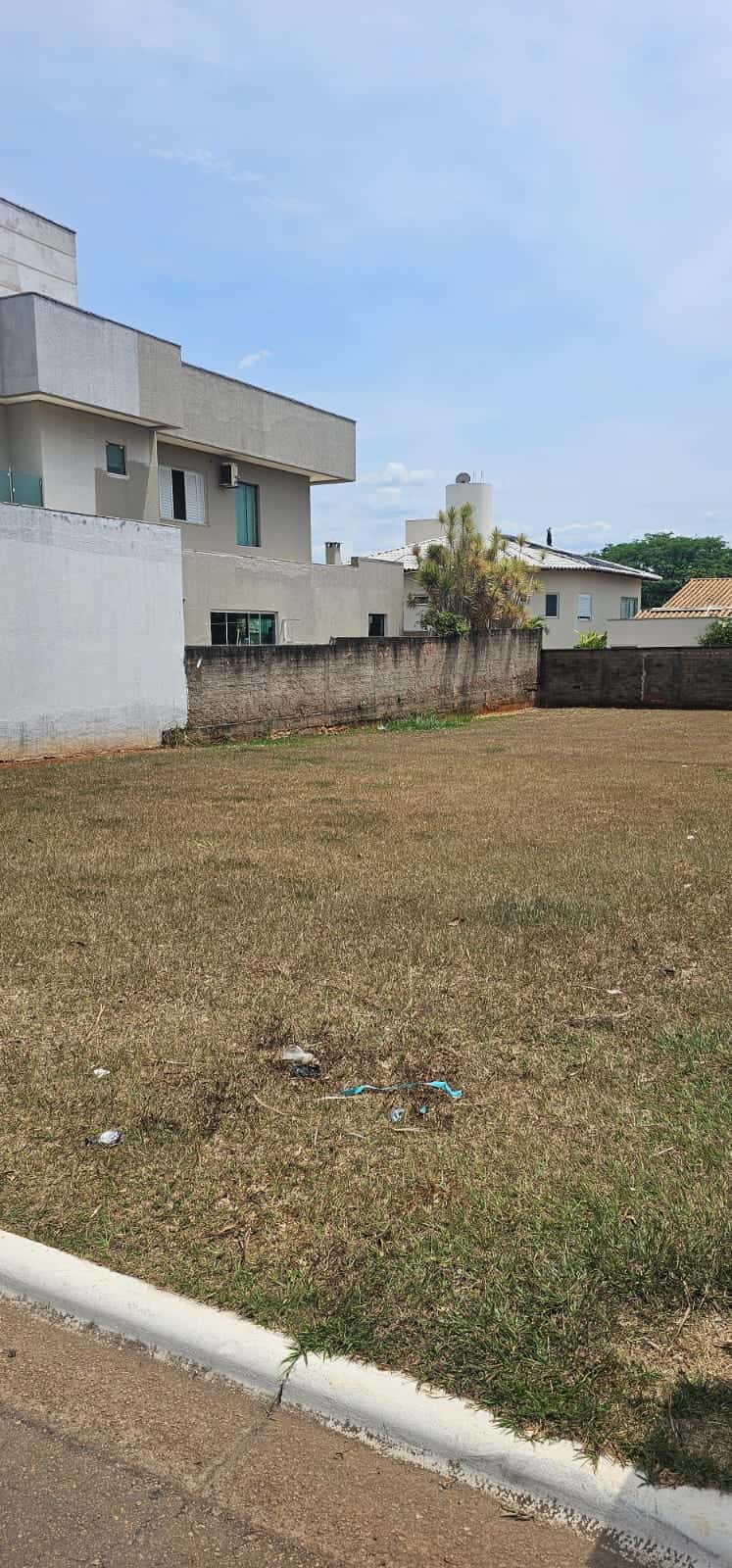 Lote com localização fantástica, 434 metros quadrados, Condomínio Jardins Atenas