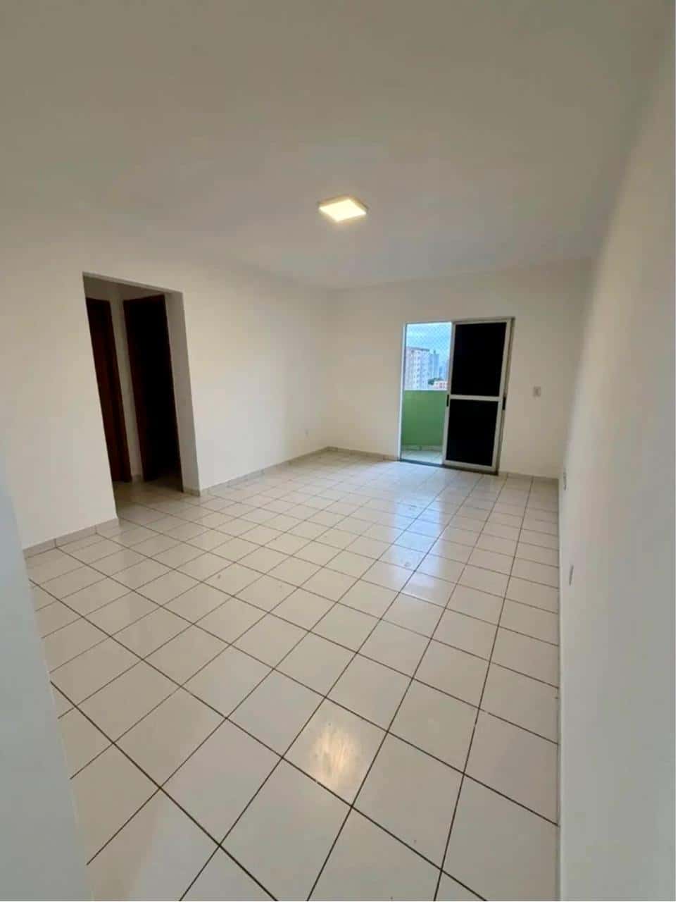 APARTAMENTO 2 QUARTOS REFORMADO A 2OO MENTRO DA AV. RIO VERDE