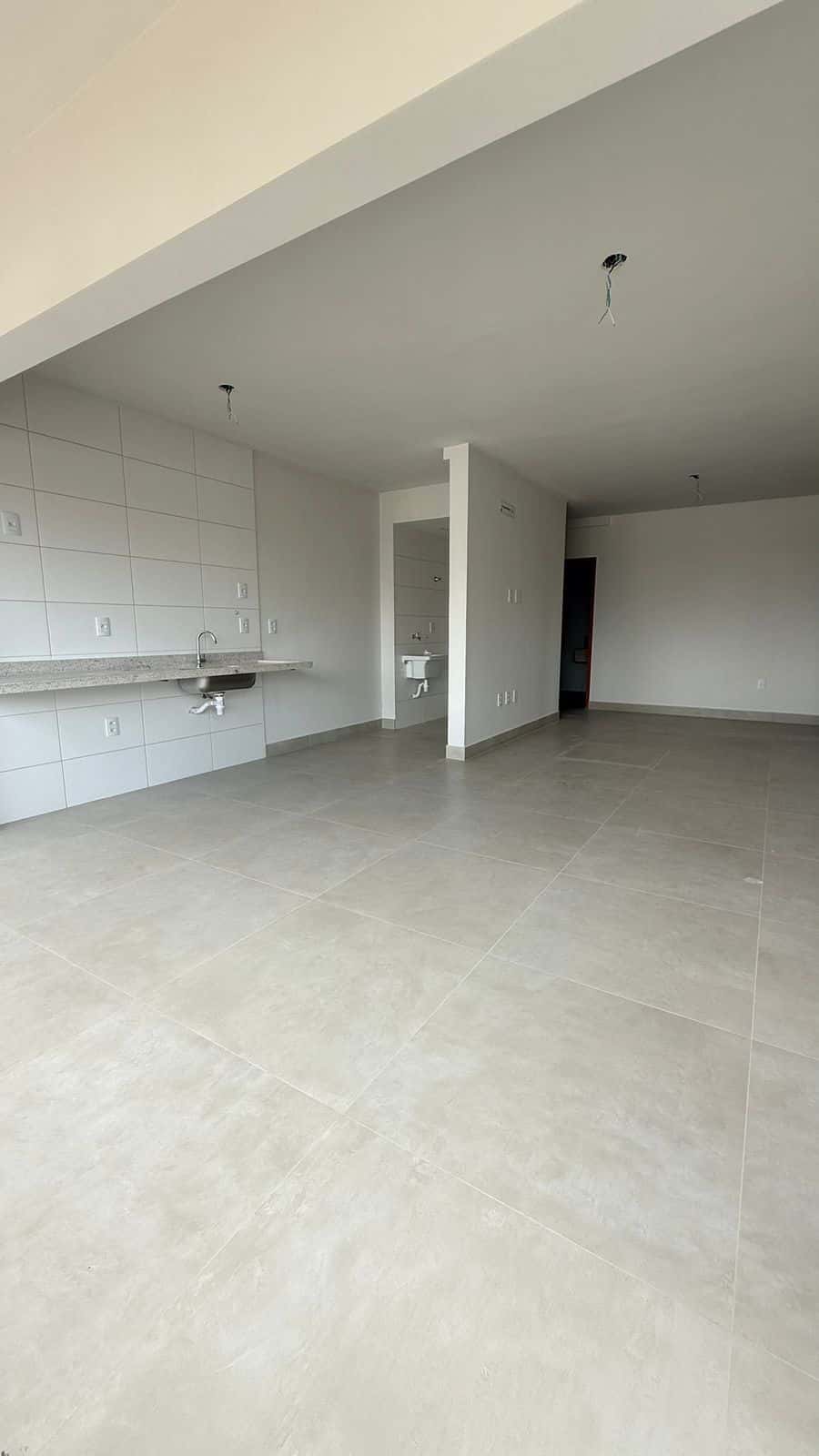 Lindo apartamento Setor Marista todo mobiliado, 114 m2, 3 suítes, 2 vagas de garagem .