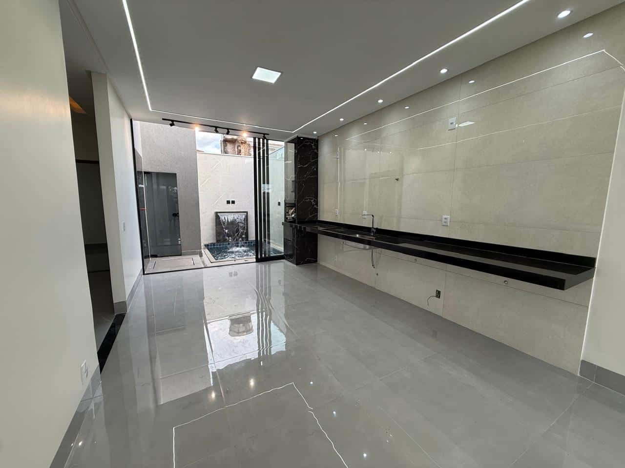 CASA 3 SUITES COM PISCINA JARDIM ELI FORTE