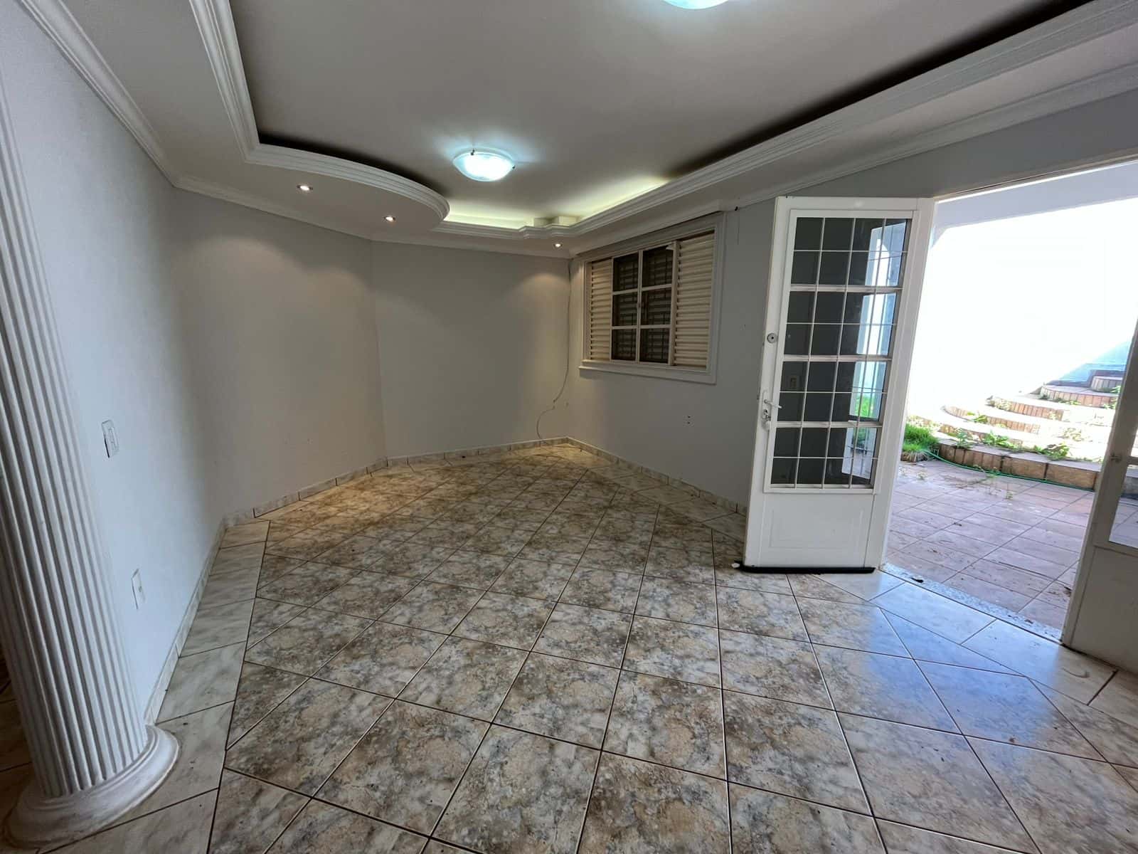 UM TERRENO COM DUAS CASAS 5.600M² VILA MORAIS GOIÂNIA GO