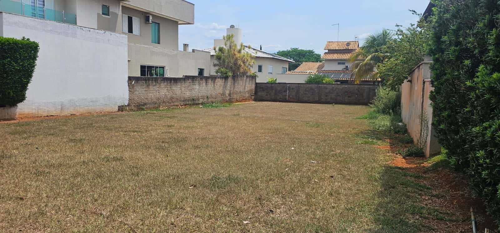 Lote com localização fantástica, 434 metros quadrados, Condomínio Jardins Atenas