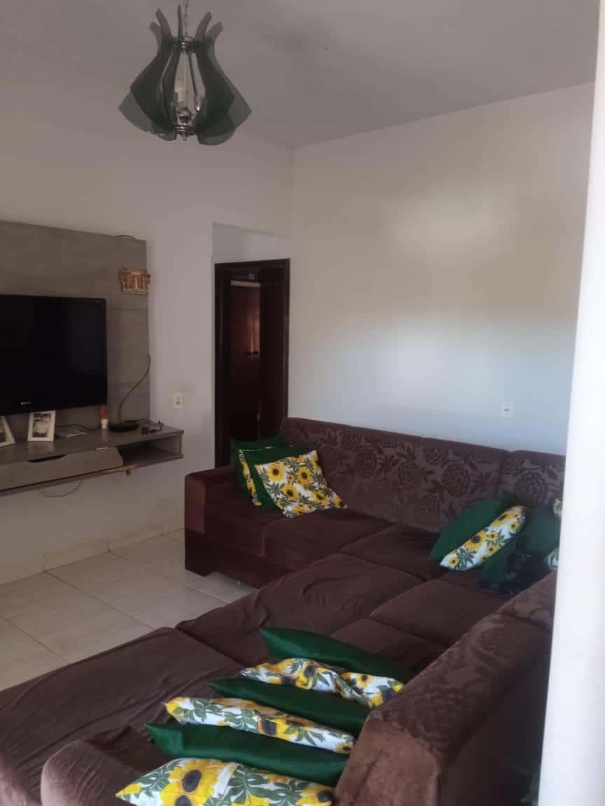 SOBRADO NO CENTRO DE PIRENÓPOLIS 309M²