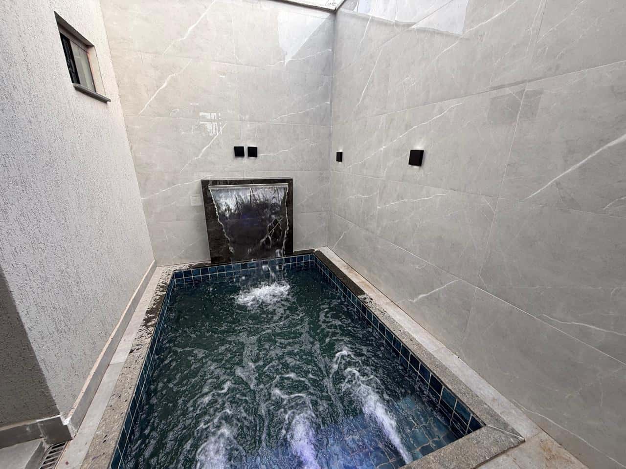 CASA 3 SUITES COM PISCINA JARDIM ELI FORTE