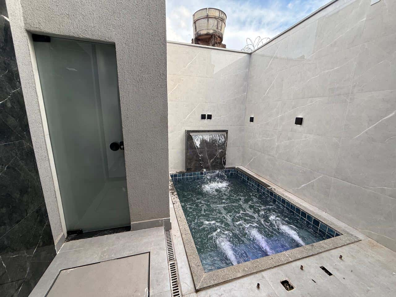 CASA 3 SUITES COM PISCINA JARDIM ELI FORTE