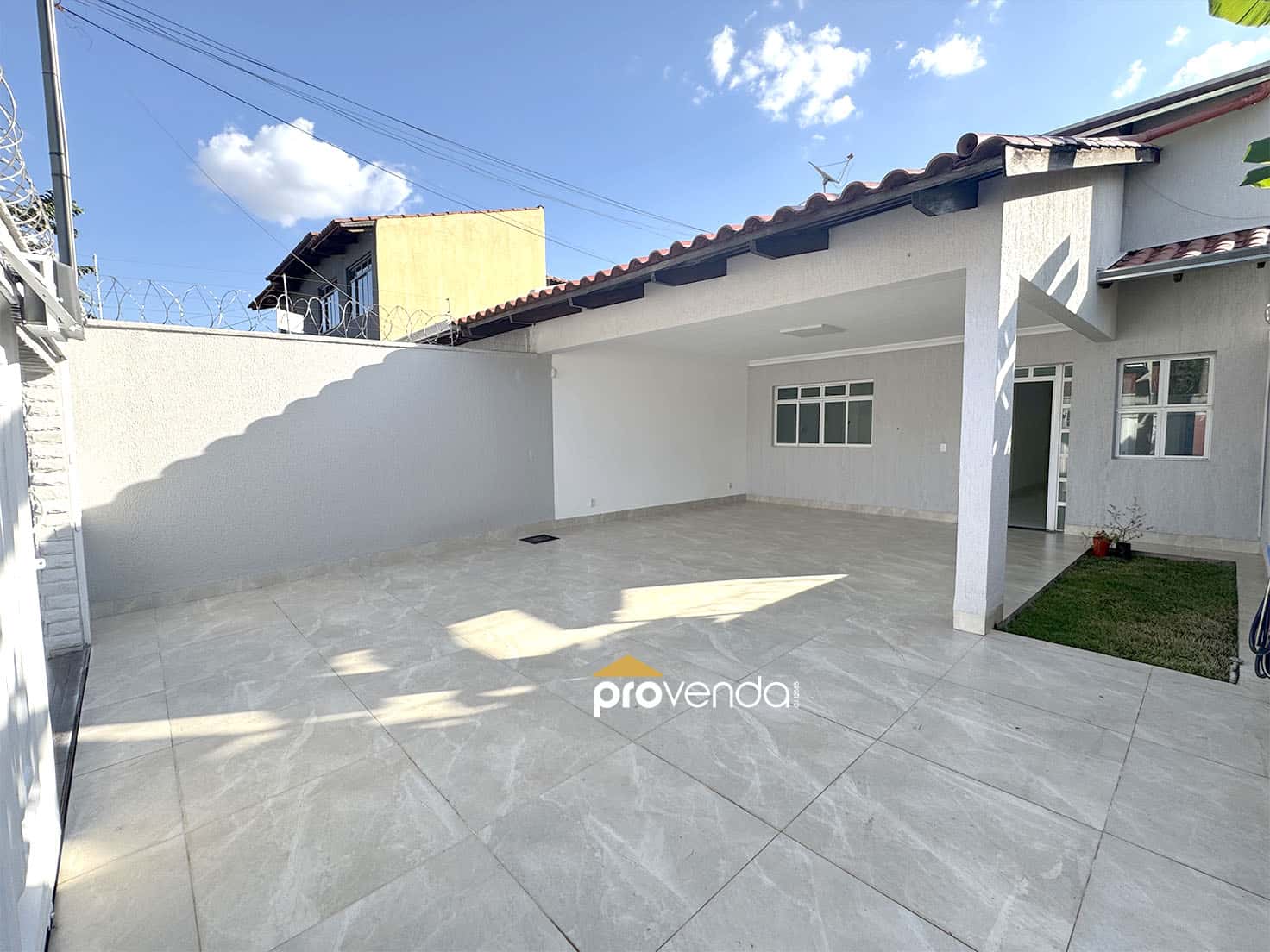 Linda Casa 3 quartos, uma suíte, piscina aquecida