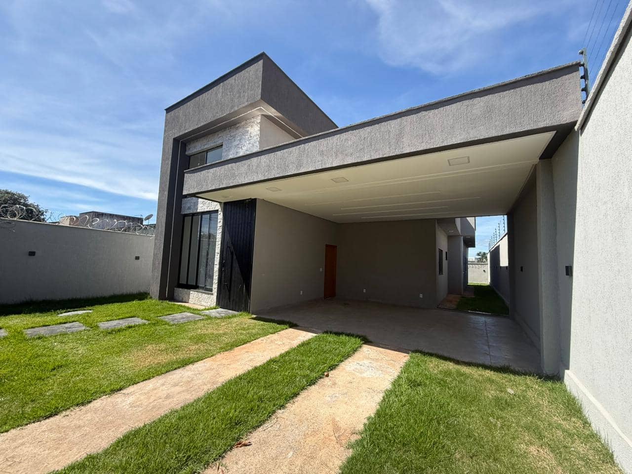 CASA 3 SUITES COM PISCINA SOLAR SANTA RITA