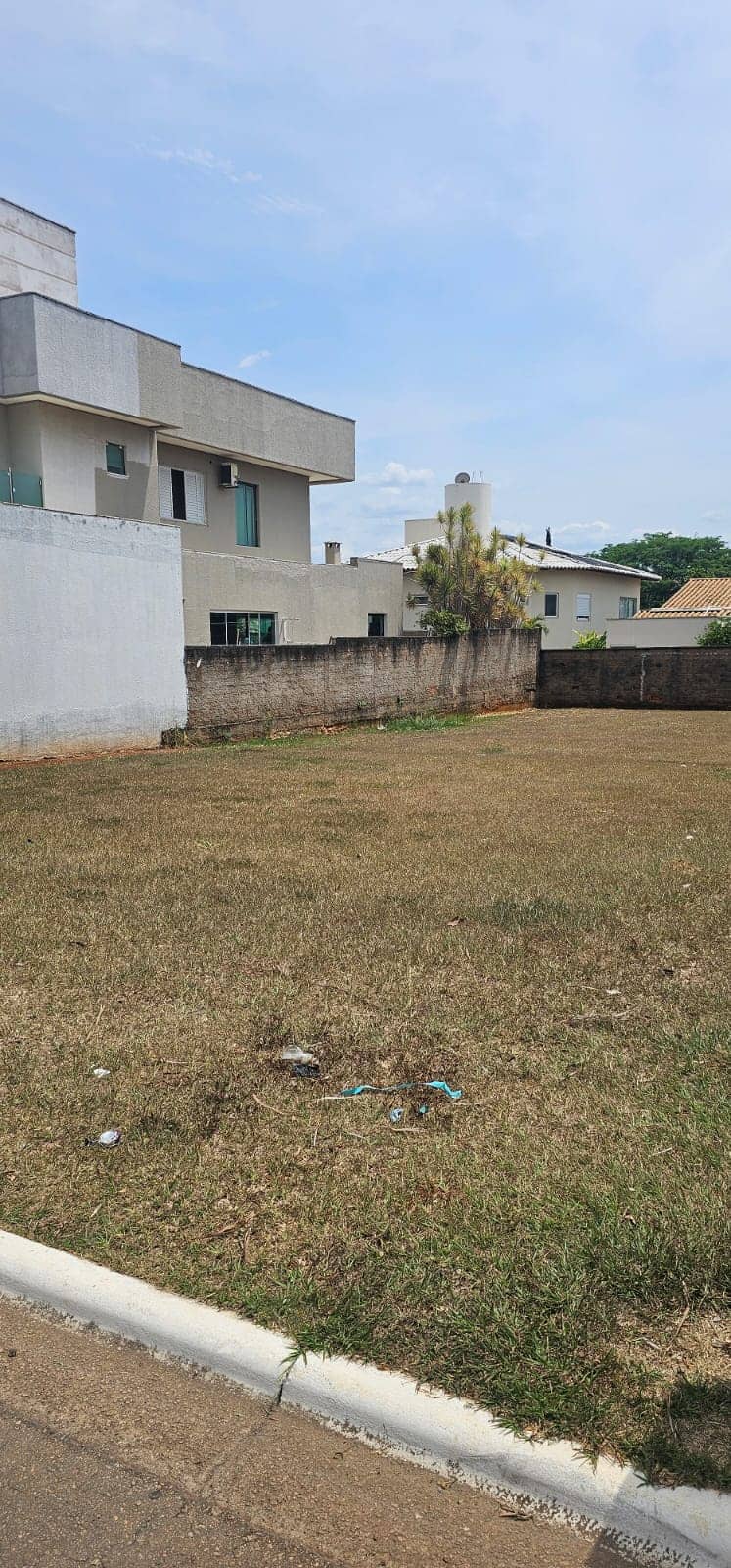 Lote com localização fantástica, 434 metros quadrados, Condomínio Jardins Atenas