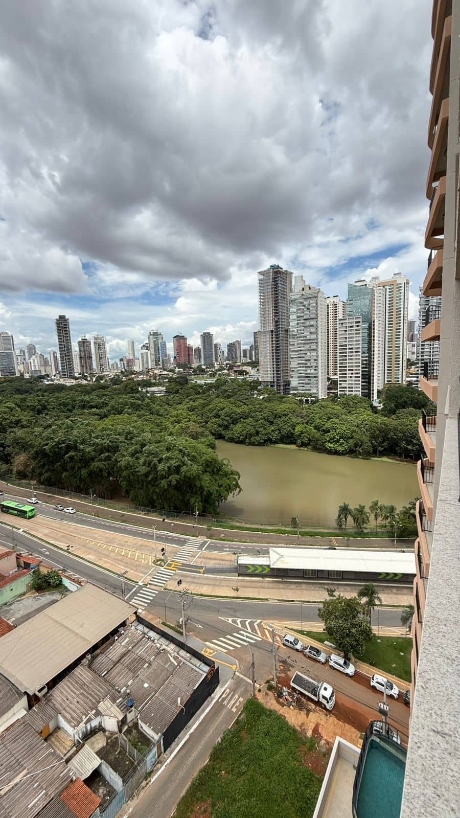 Lindo apartamento Setor Marista todo mobiliado, 114 m2, 3 suítes, 2 vagas de garagem .