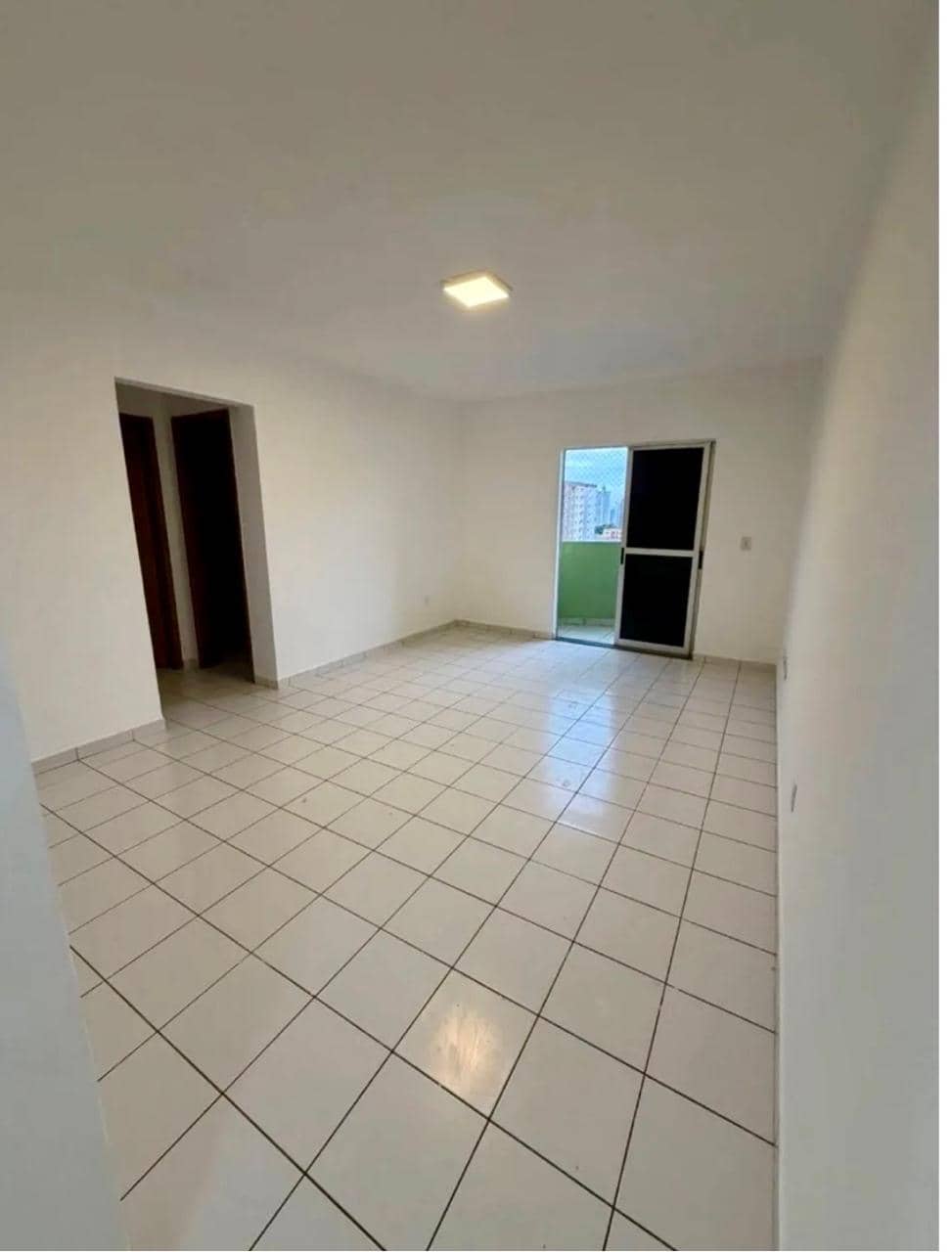 APARTAMENTO 2 QUARTOS REFORMADO A 2OO MENTRO DA AV. RIO VERDE