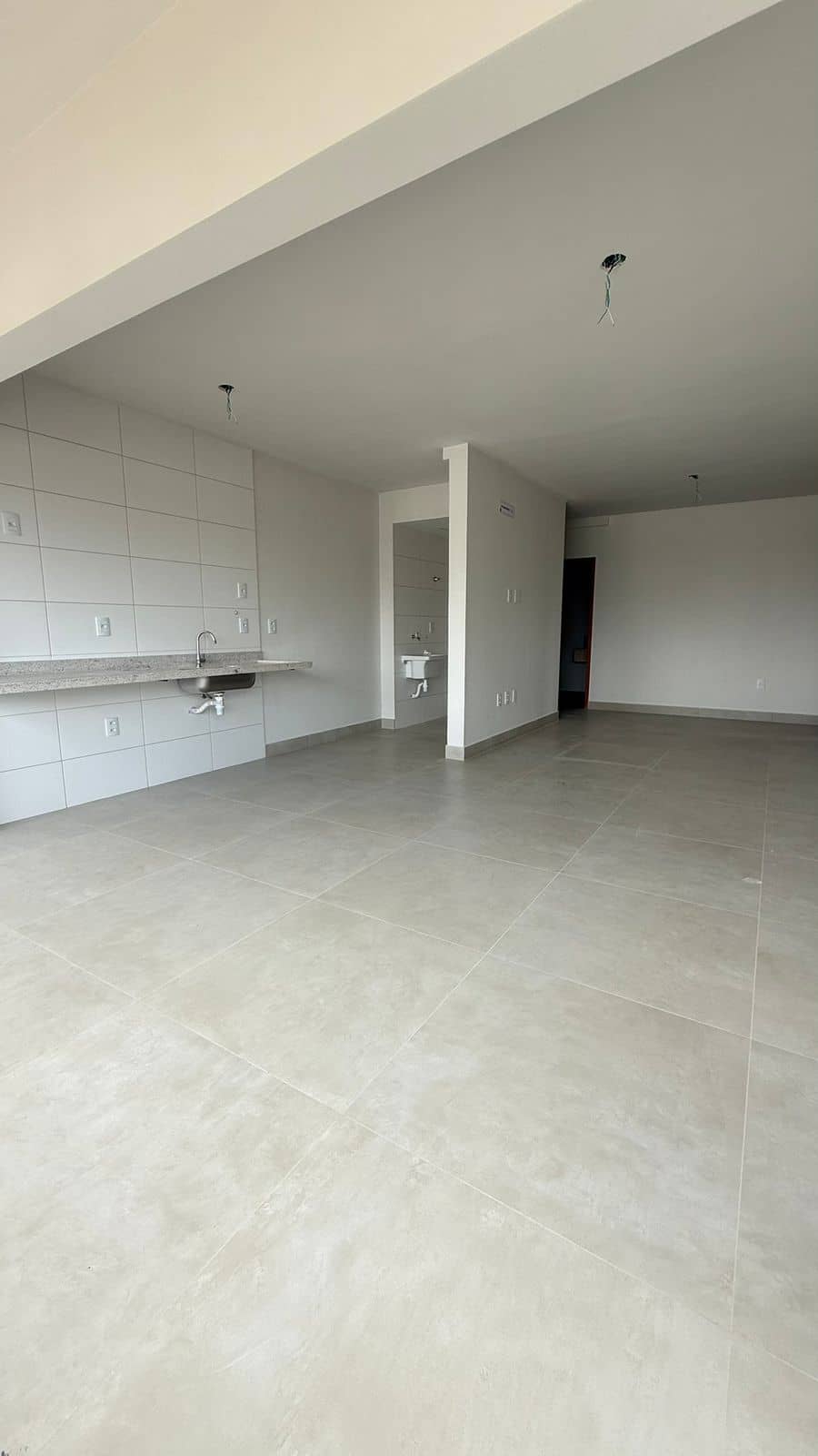 Lindo apartamento Setor Marista todo mobiliado, 114 m2, 3 suítes, 2 vagas de garagem .