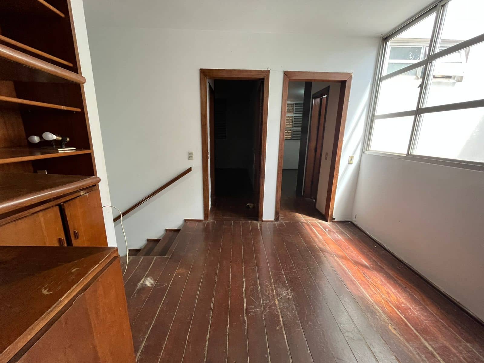 SOBRADO COMERCIAL COM 4 SUITES, 3 SALAS NO SETOR BUENO