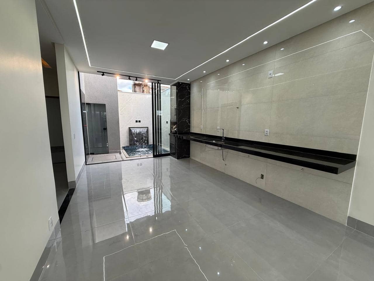 CASA 3 SUITES COM PISCINA JARDIM ELI FORTE