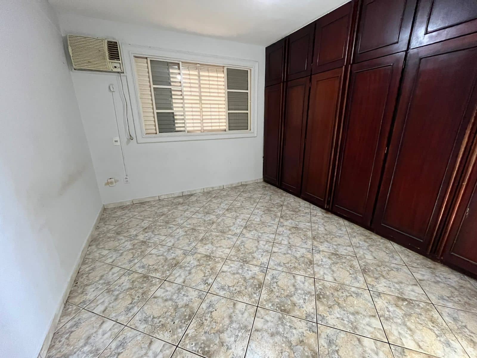 UM TERRENO COM DUAS CASAS 5.600M² VILA MORAIS GOIÂNIA GO