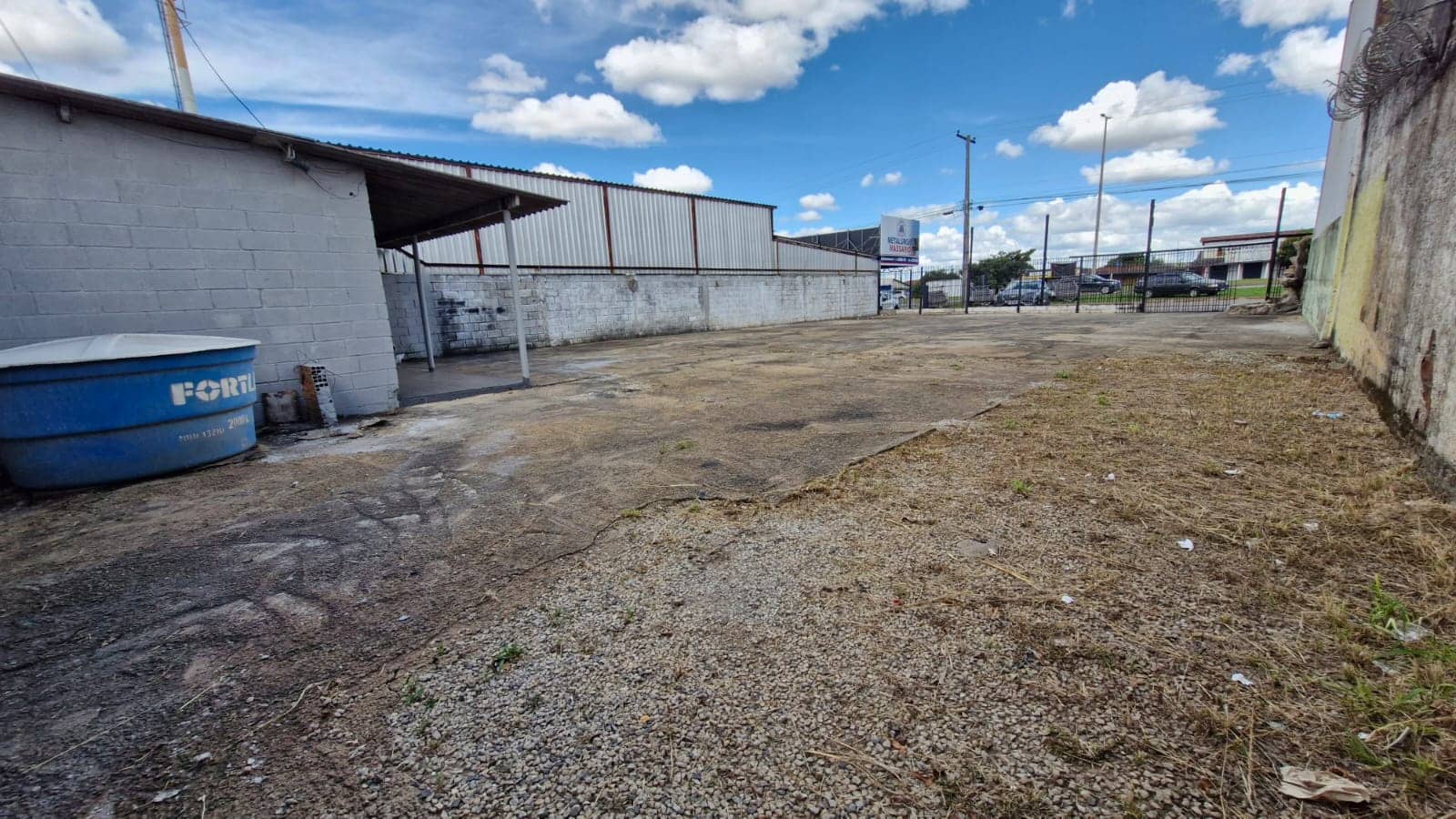 IMÓVEL COMERCIAL 480M², AVENIDA LIBERDADE – GARAVELO