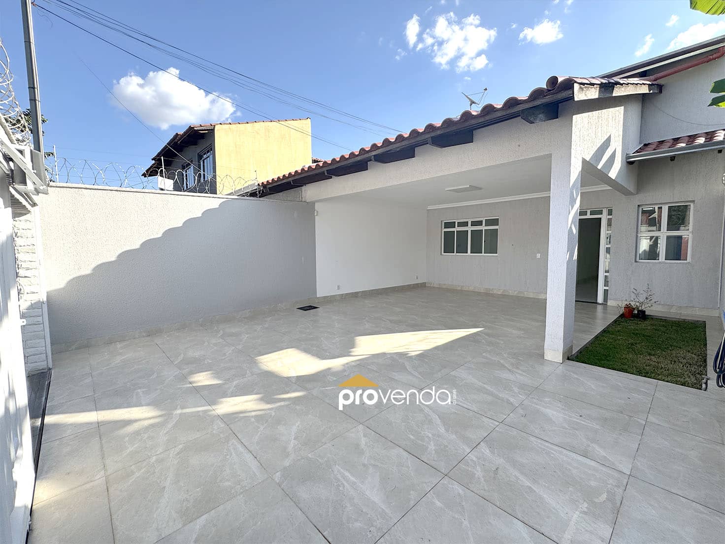 Linda Casa 3 quartos, uma suíte, piscina aquecida