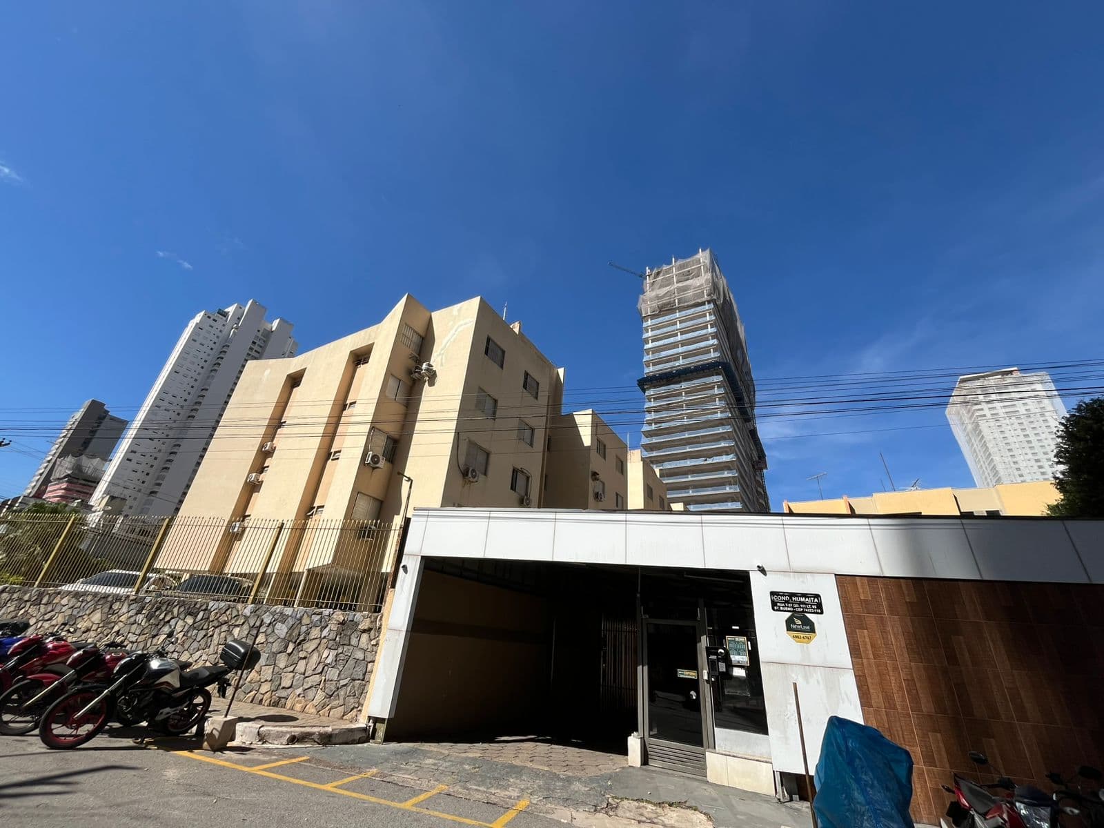 APARTAMENTO 3 QUARTOS NO SETOR BUENO RES HUMAITA