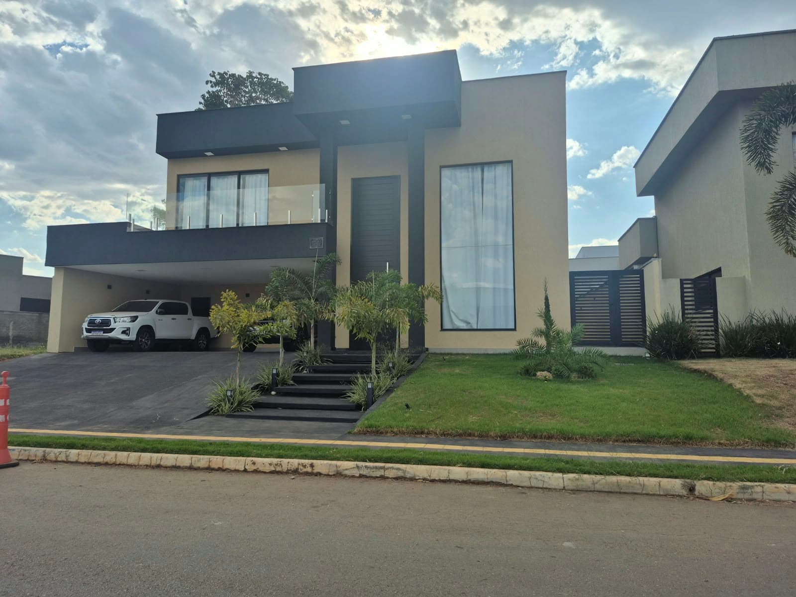 Sobrado de Alto Padrão no Residencial Goiânia Golf Garden – Portal do Sol Garden
