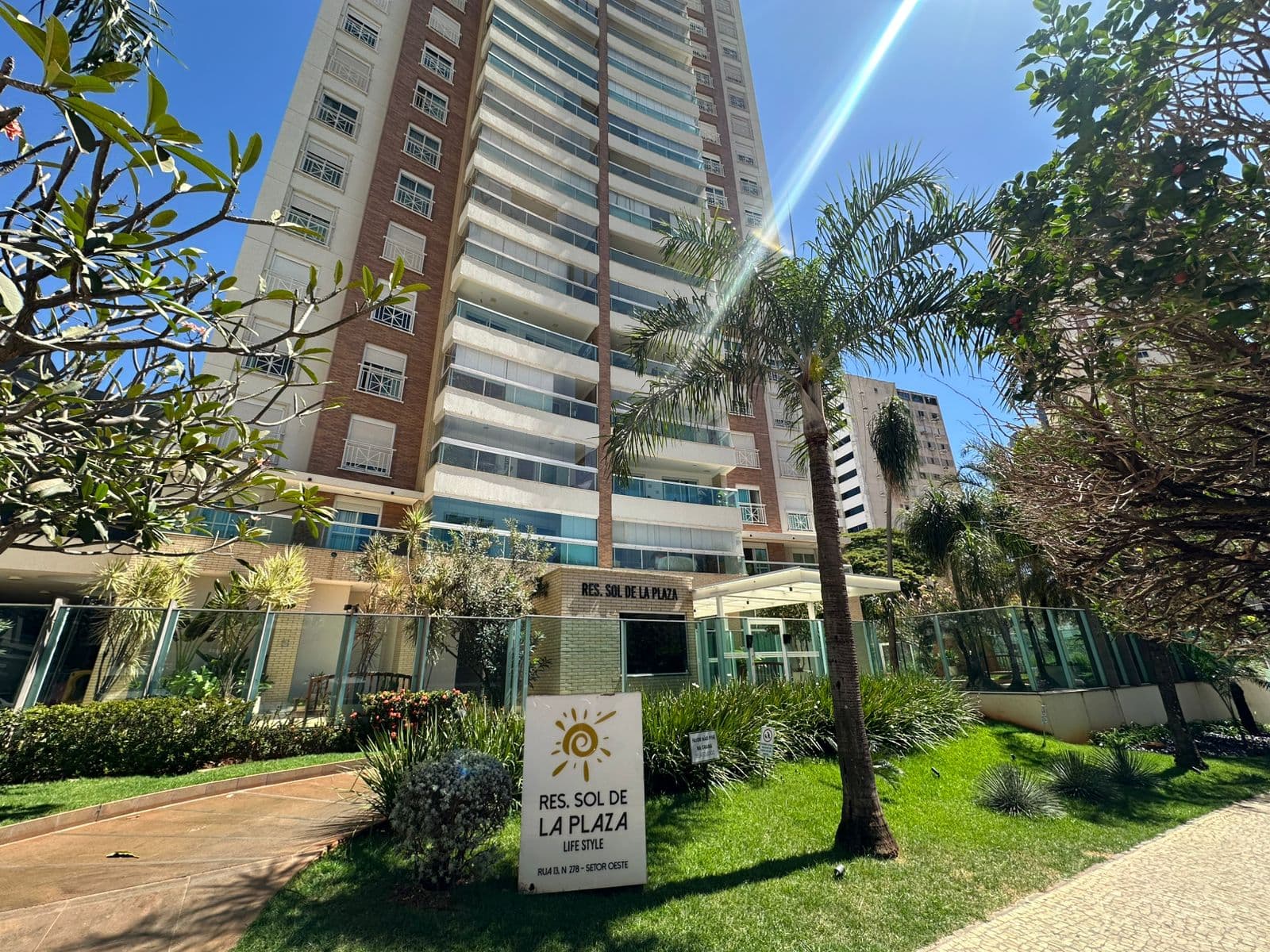 APARTAMENTO 4 SUITES RESIDENCIAL SOL DE LA PLAZA