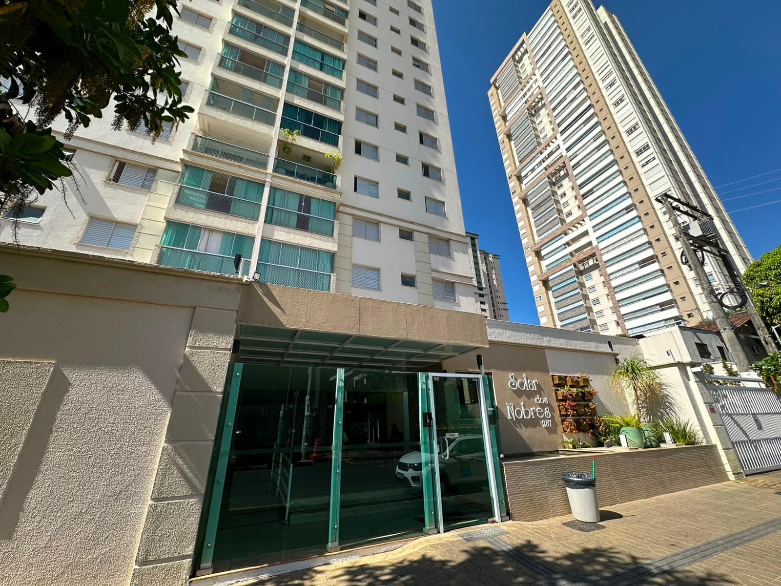 APARTAMENTO 3 SUITES NO RESIDENCIAL SOLAR DOS NOBRES SETOR BUENO