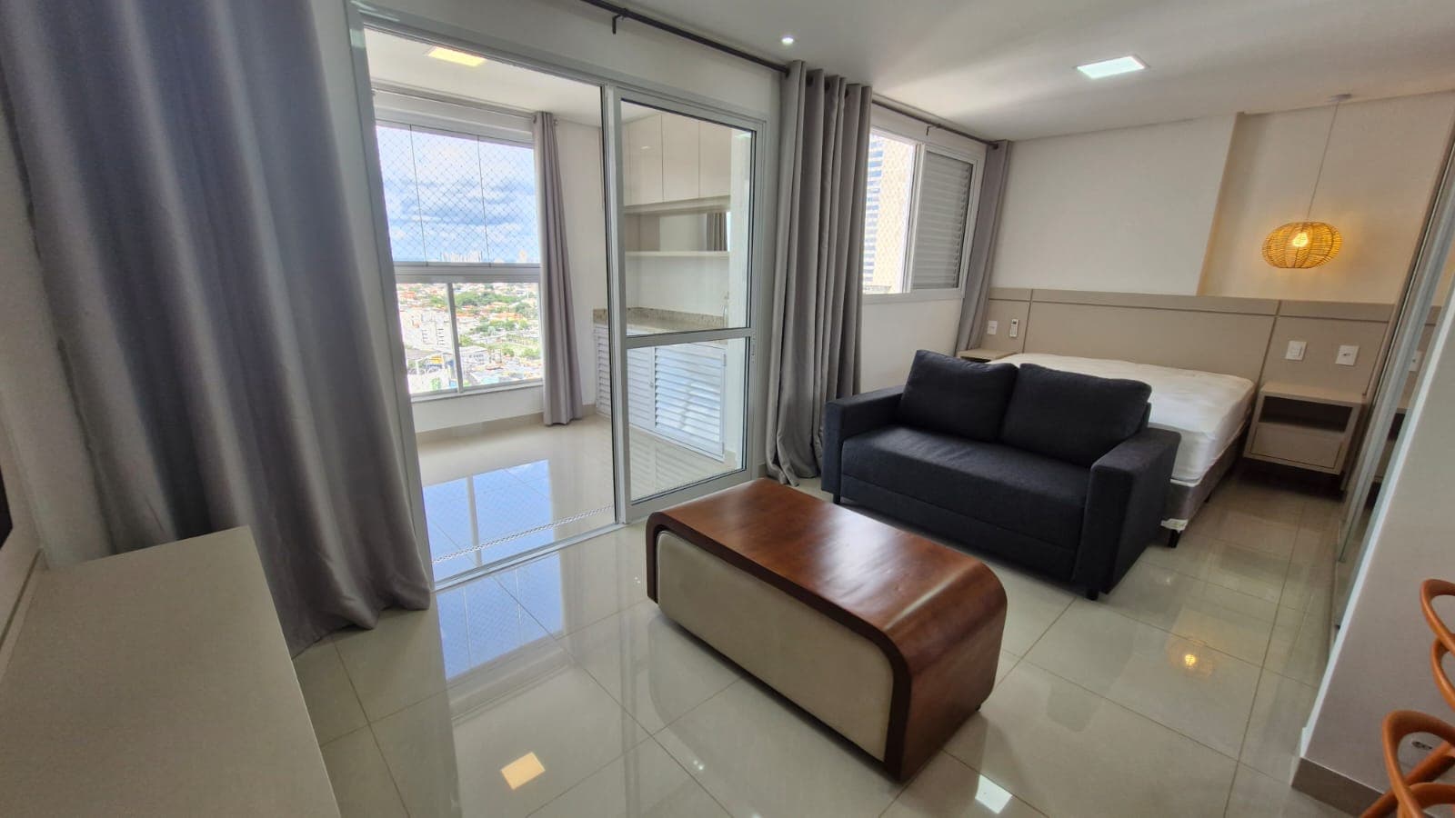 FLAT MOBILIADO, SETOR OESTE.