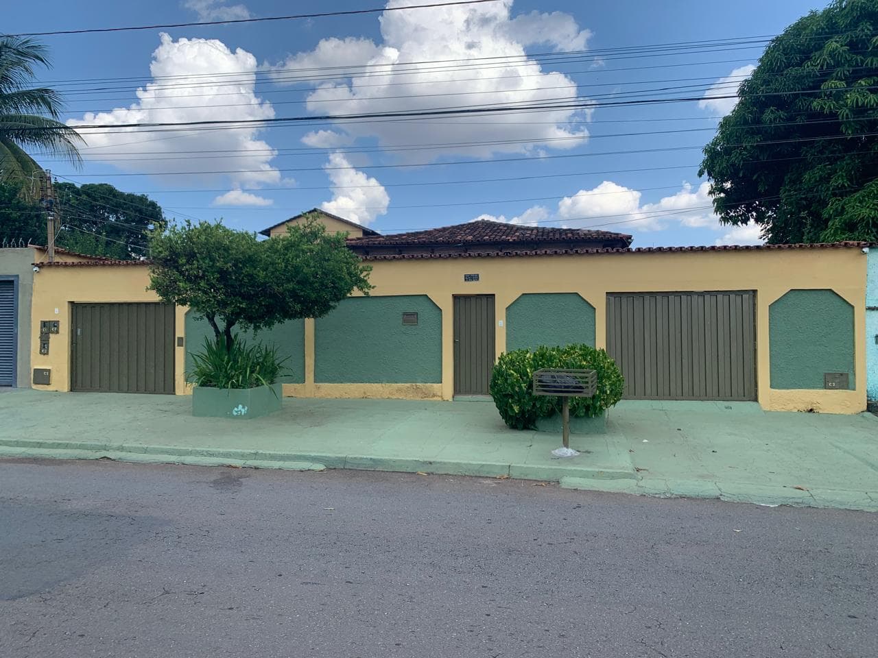 CASA RESIDENCIAL 4 QUARTOS, 2 SUÍTES - JARDIM ANA LÚCIA