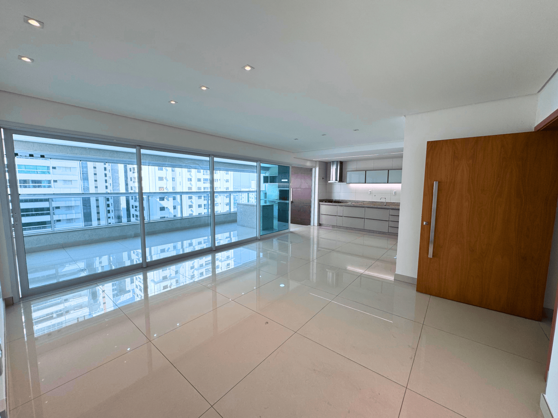 Apartamento com 3 suítes - N-8 Residence no Alto da Glória