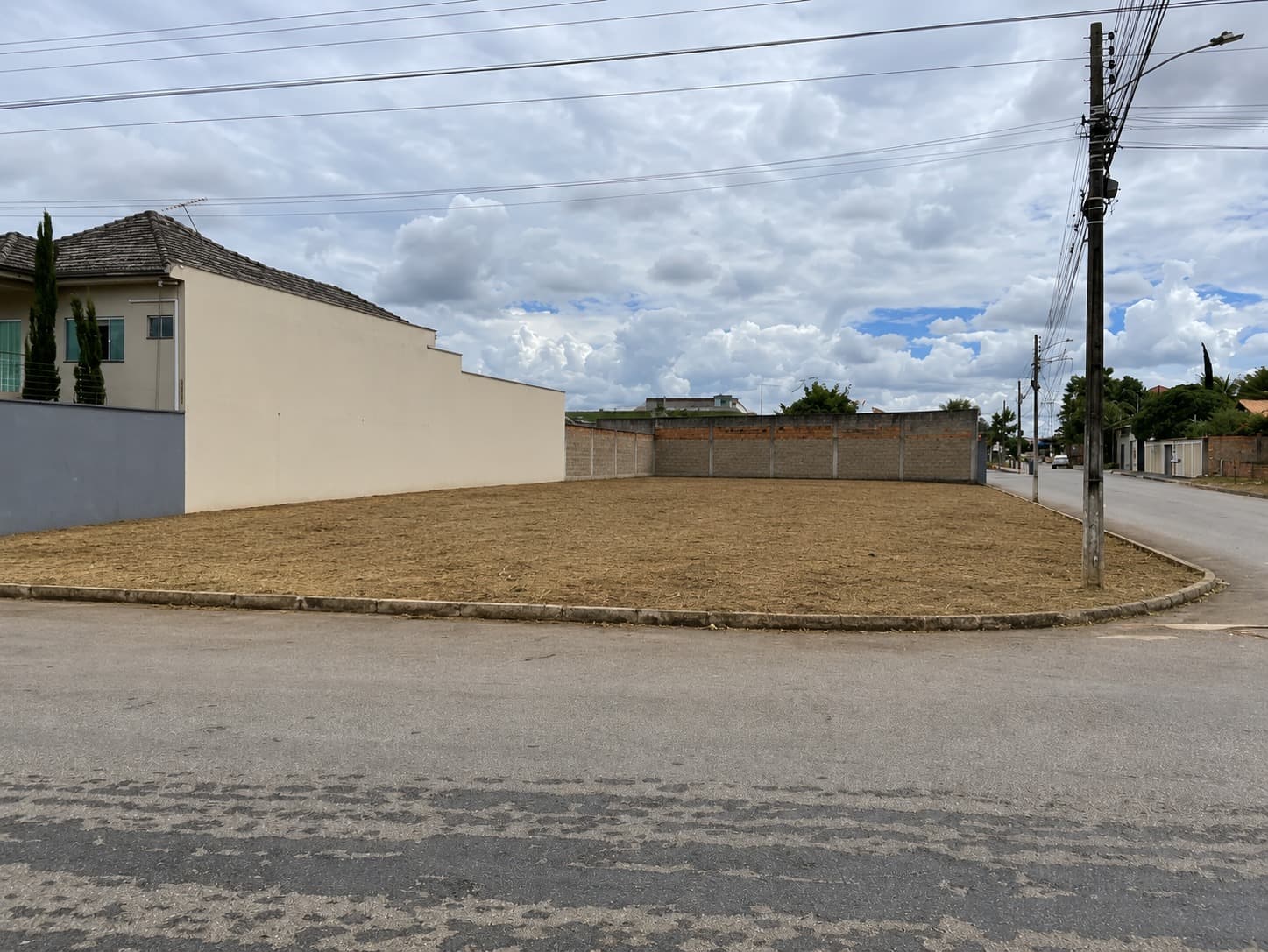 LOTE COM ÁREA TOTAL DE 687.86 M² - APARECIDA DE GOIÂNIA