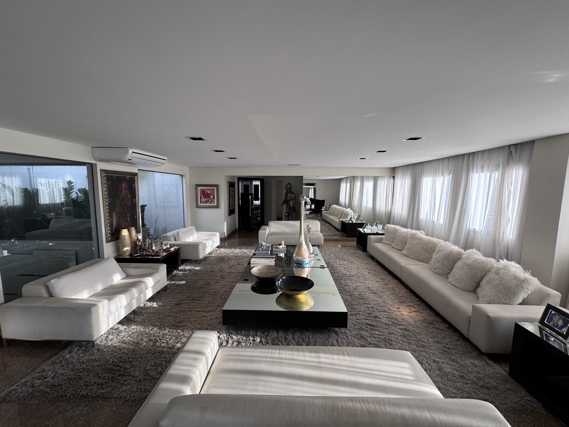 COBERTURA LUXUOSA - 5 SUITES -  LAGO DAS ROSAS - SETOR OESTE