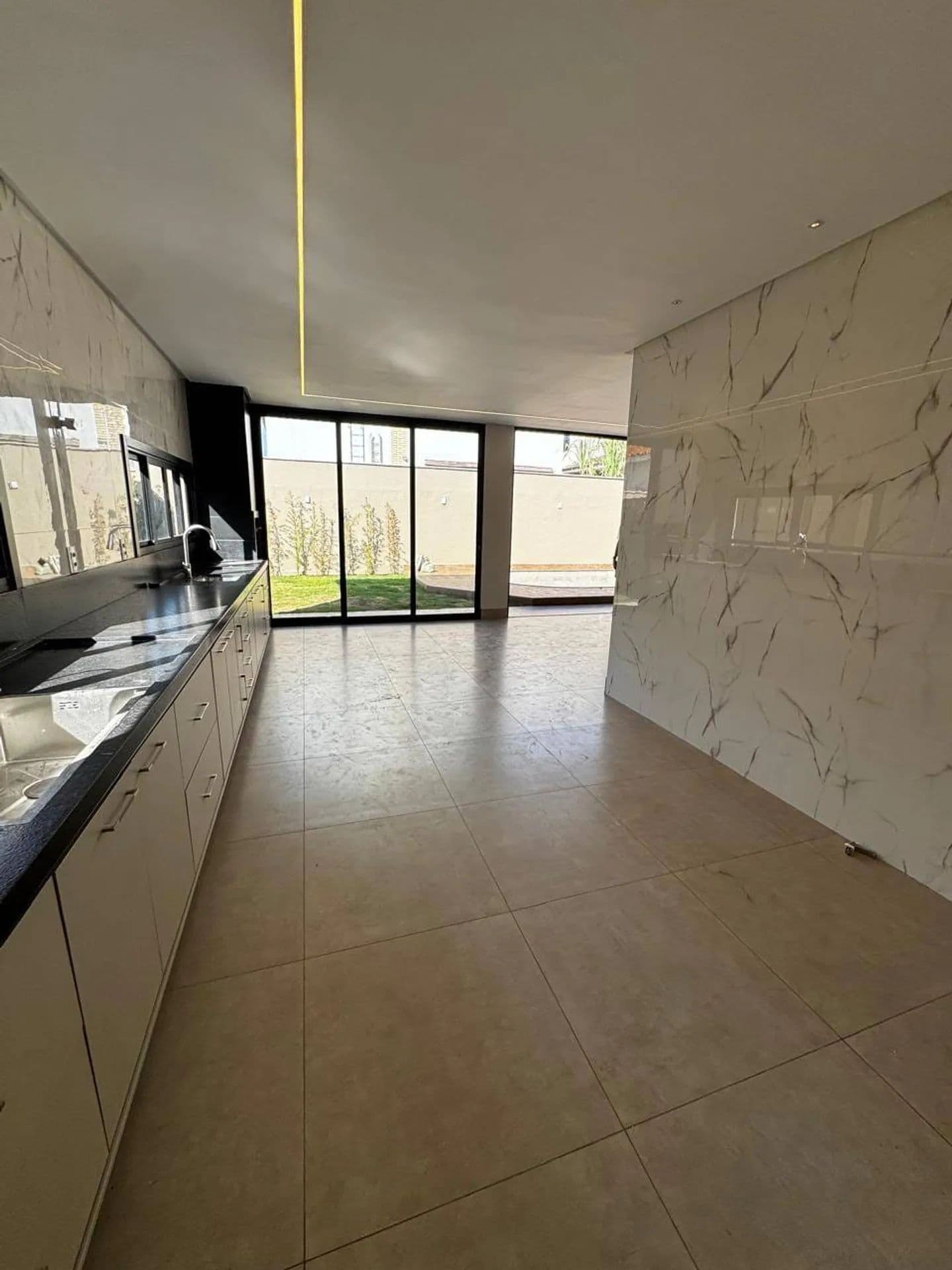 Sobrado à venda, no Jardins Mônaco