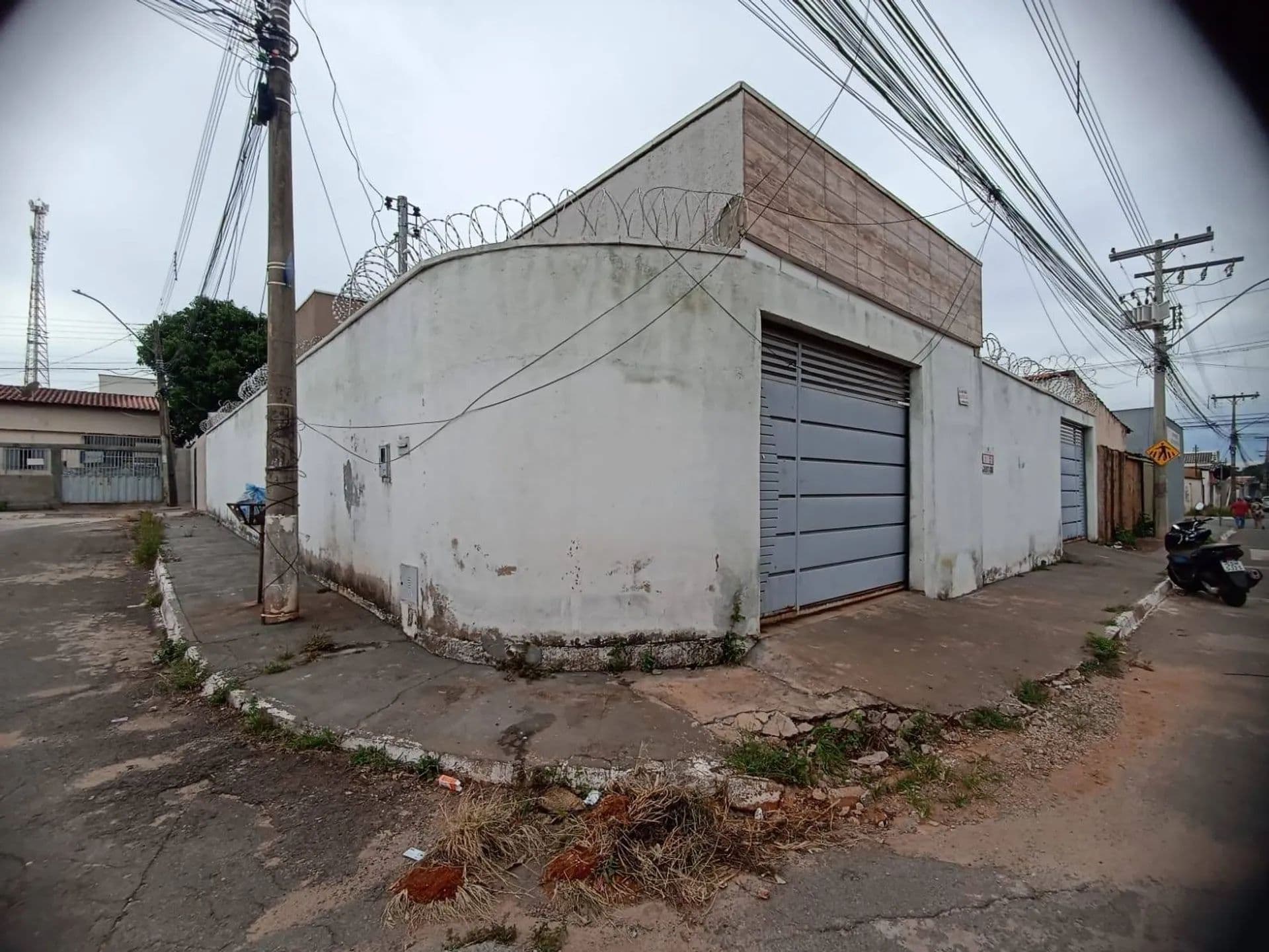 CASA TÉRREA - 3 SUIÍTES - ÁREA 240m² - MORADA DO SOL - GOIÂNIA/GO