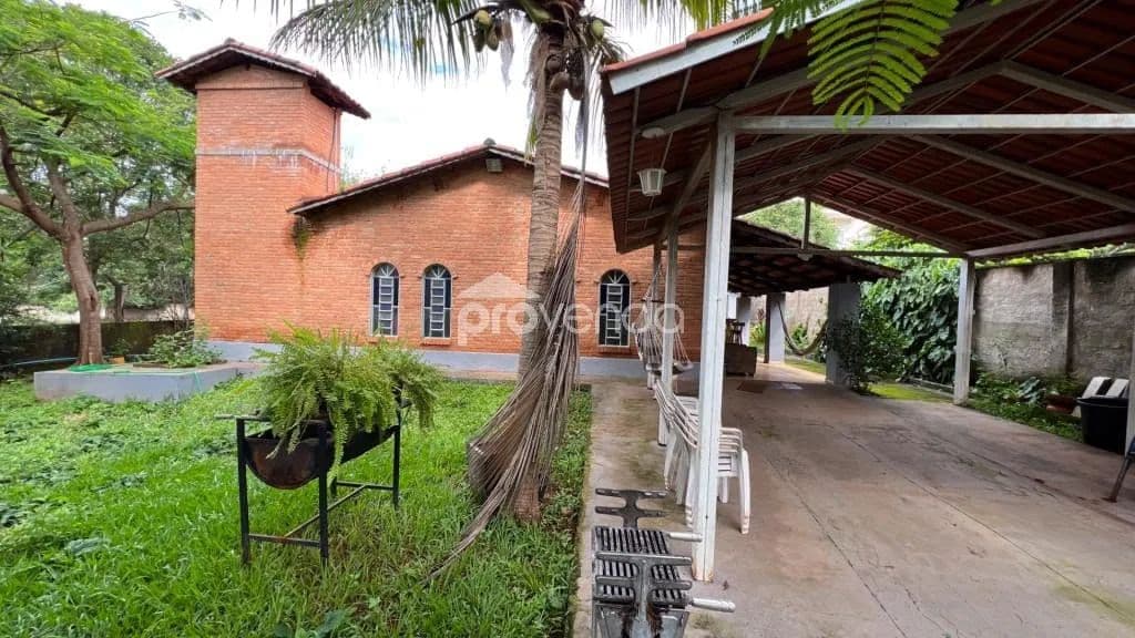 CASA 04 QUARTOS SENDO 02 SUÍTES - TERRENO 1.150m² - CONDOMÍNIO PARQUE DOS CISNES