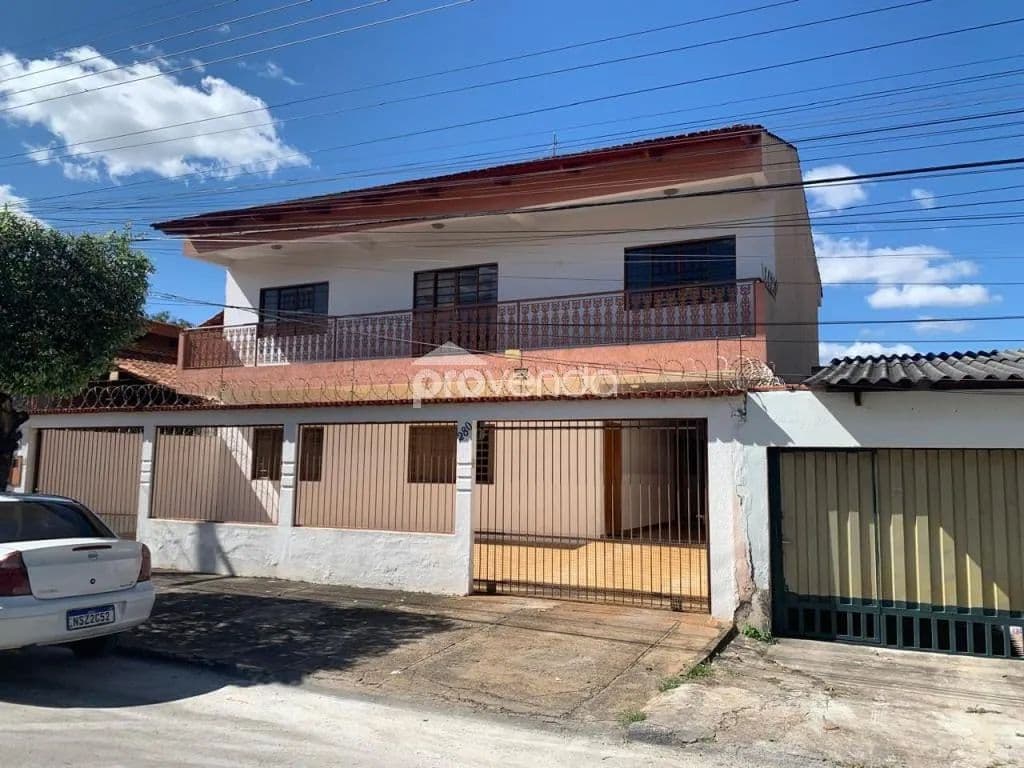 SOBRADO 04 QUARTOS 01 SUÍTE - RESIDENCIAL URIAS MAGALHÃES