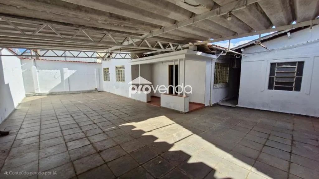 CASA TÉRREA - ÁREA 290m² - 4 QUARTOS (1 SUÍTE) - SETOR CENTRO OESTE - GOIÂNIA/GO