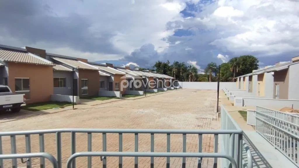 CASA COM 2 QUARTOS (1 SUÍTE) - 57m² NO RESIDENCIAL JATOBÁ