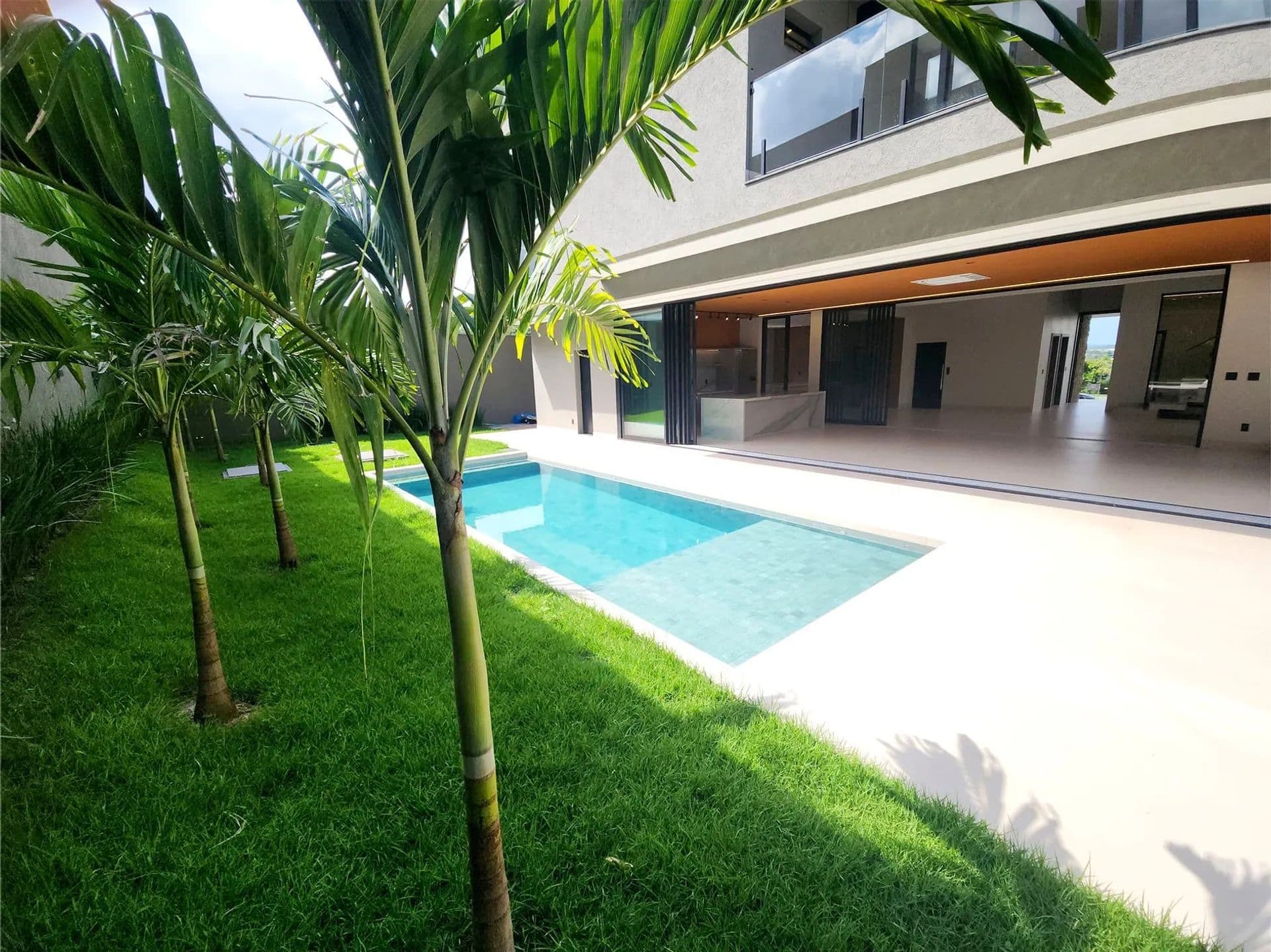 SOBRADO - ÁREA 518m² - 6 SUÍTES - PLATEAU DÓR PRIVILEGE - GOIÂNIA/GO