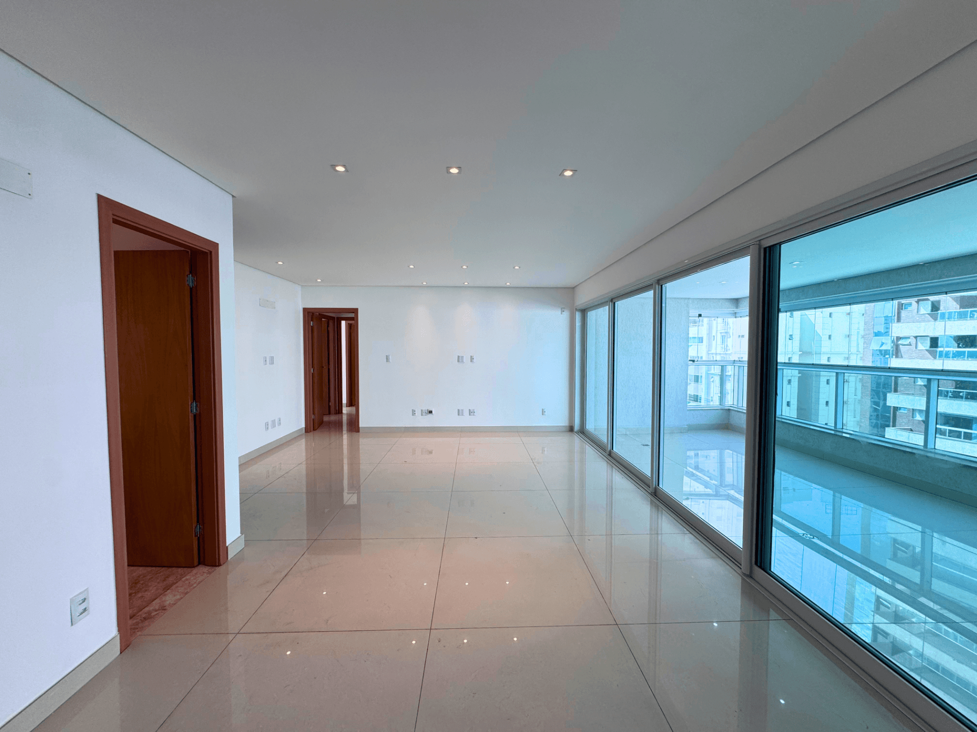 Apartamento com 3 suítes - N-8 Residence no Alto da Glória
