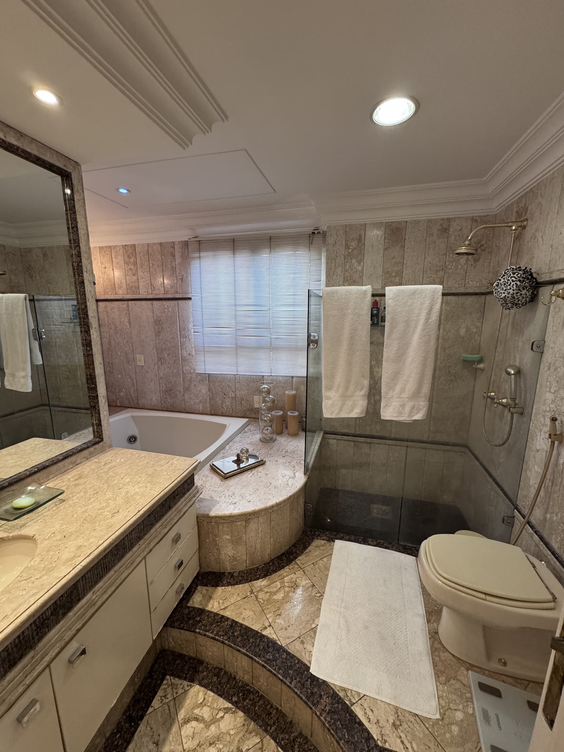 COBERTURA LUXUOSA - 5 SUITES -  LAGO DAS ROSAS - SETOR OESTE
