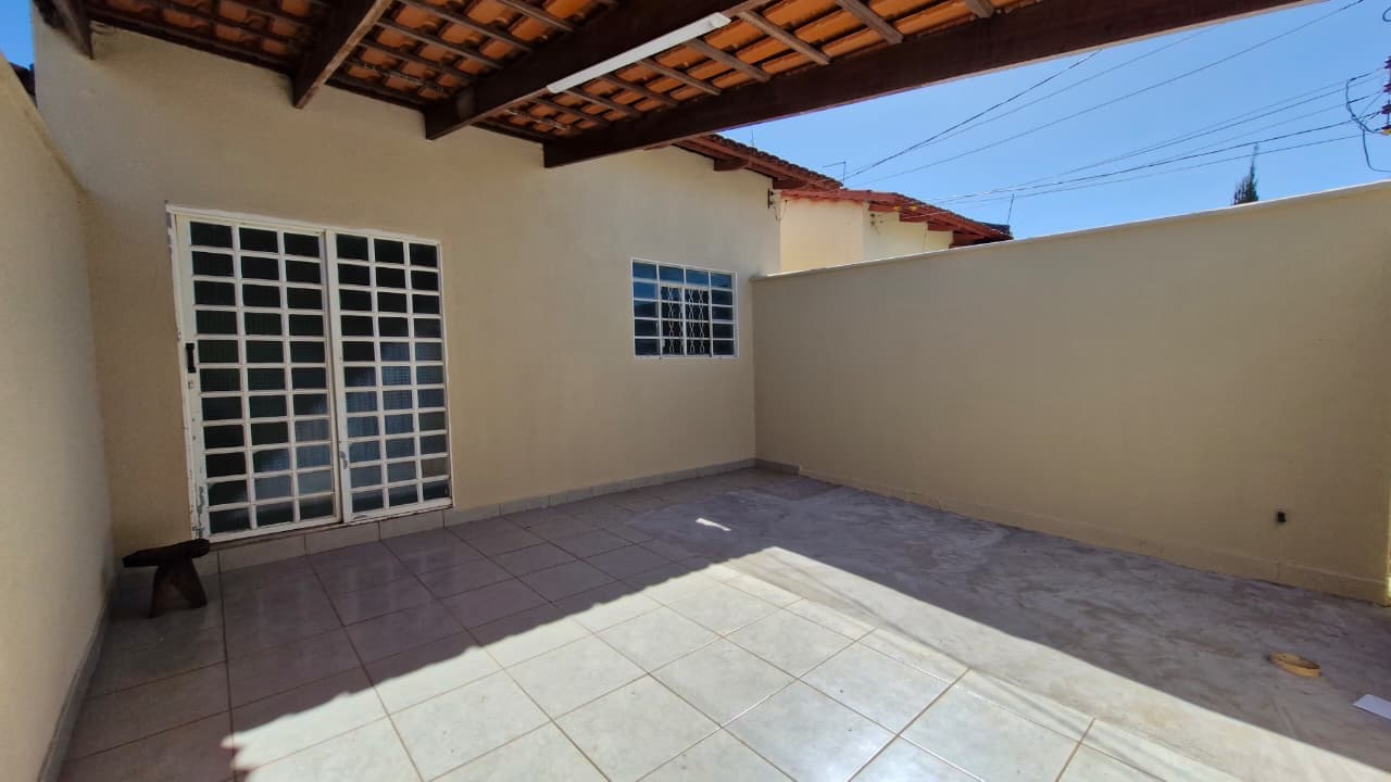 CASA DE 02 QUARTOS, JARDIM MARIA INES.