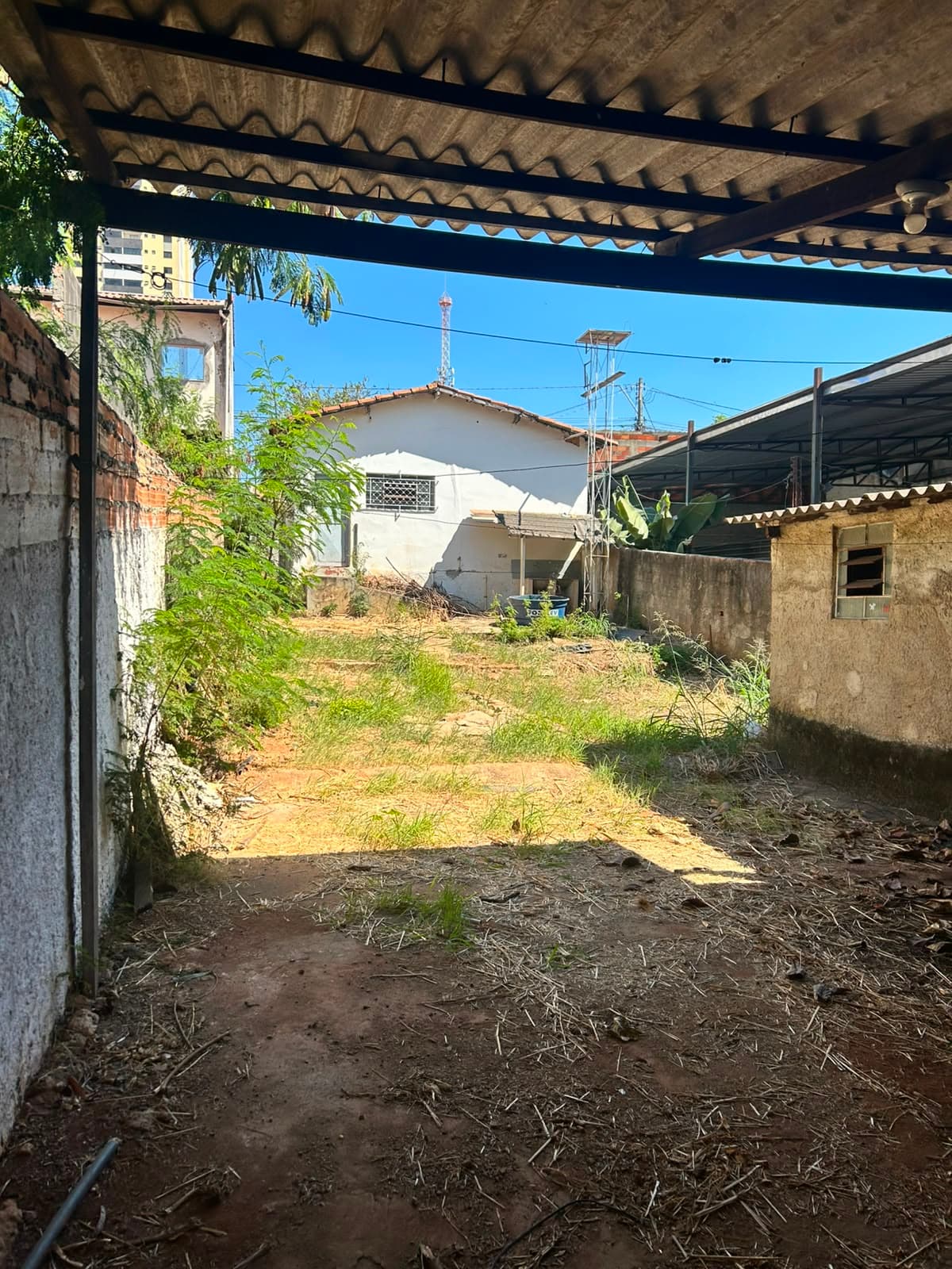LOTE À VENDA NO SETOR DOS FUNCIONÁRIOS – 351 m²