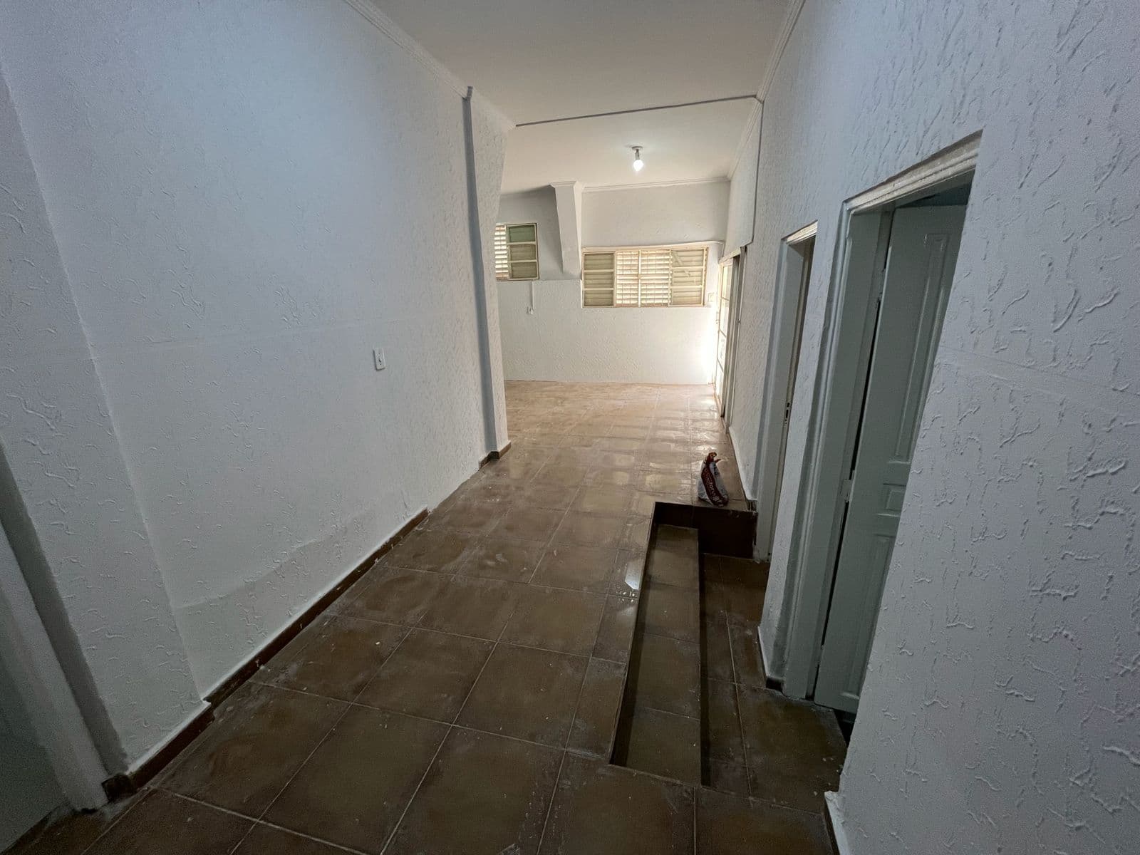CASA 02 QUARTOS SENDO 1 SUITE VILA MORAIS