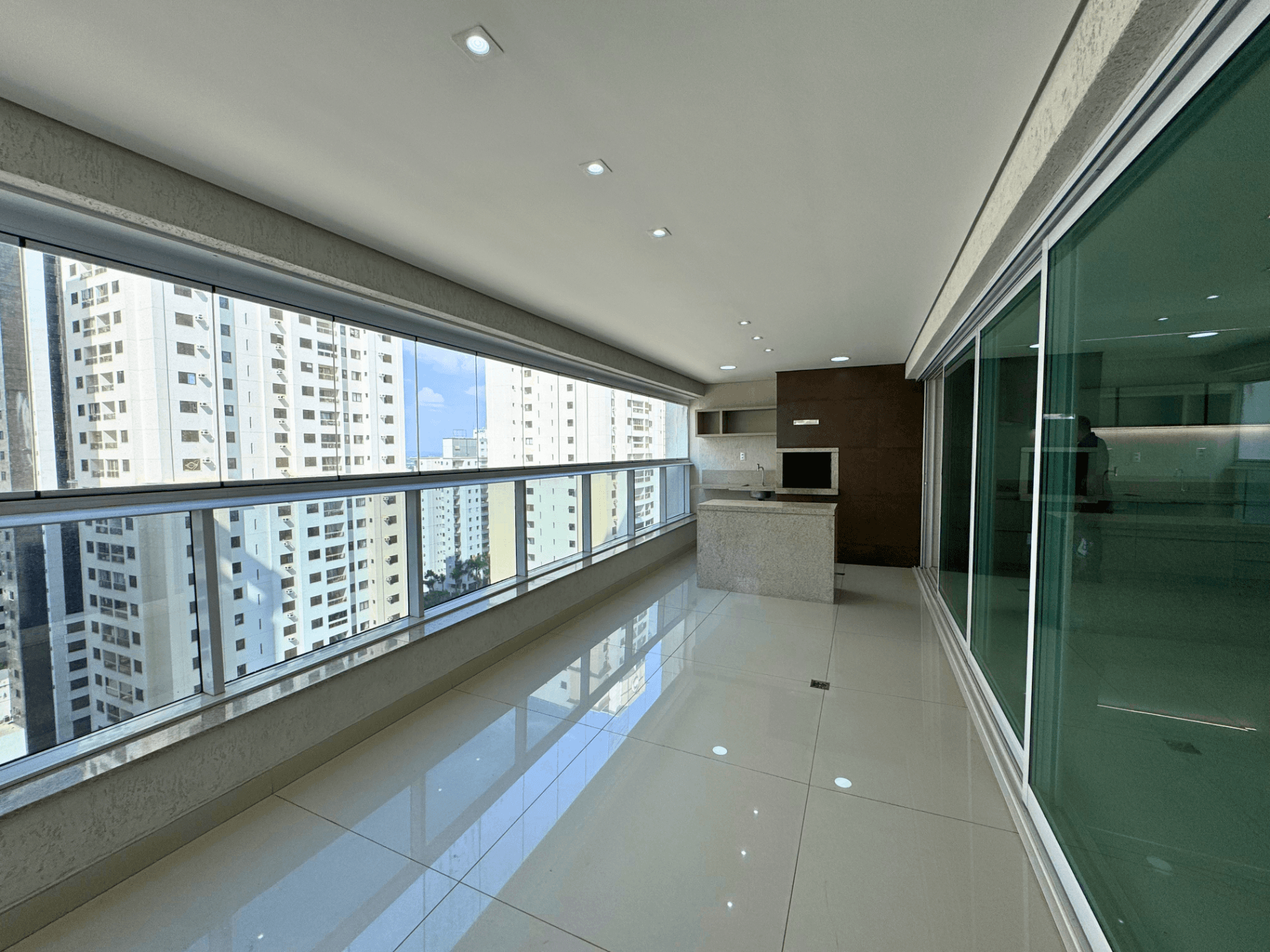 Apartamento com 3 suítes - N-8 Residence no Alto da Glória