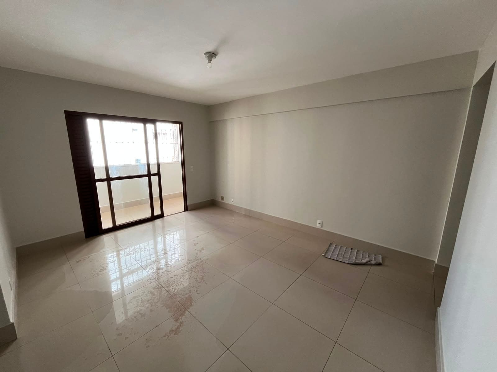 APARTAMENTO 3 QUARTOS SENDO 1 SUITE NO SETOR OESTE RES BREMEN