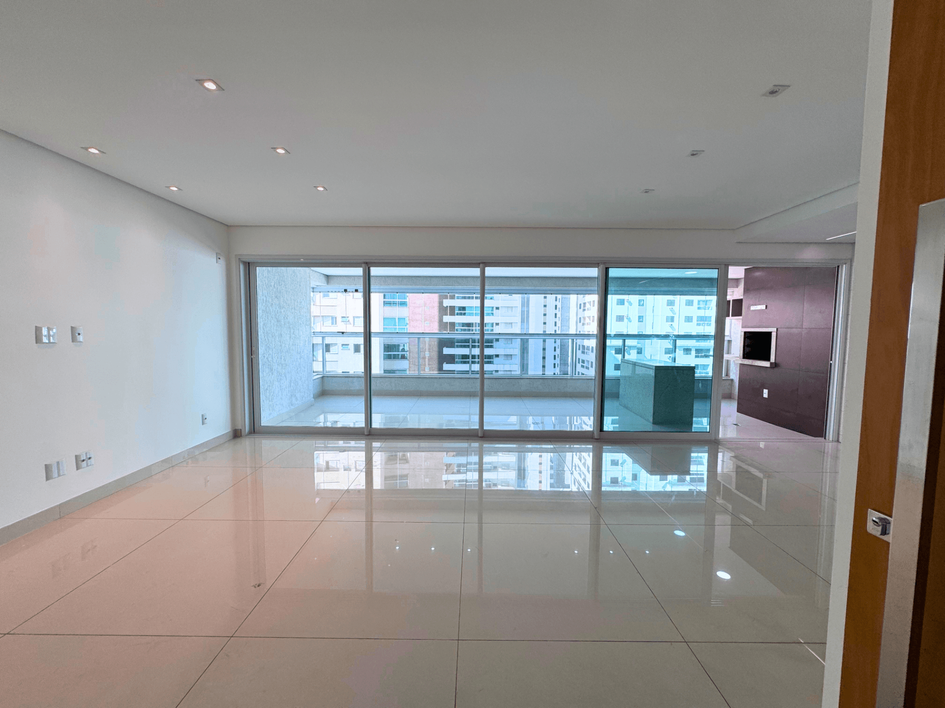 Apartamento com 3 suítes - N-8 Residence no Alto da Glória