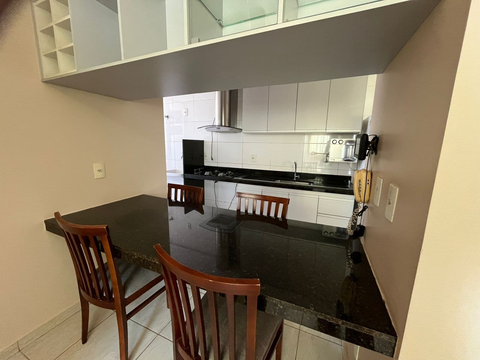 APARTAMENTO MOBILIADO DE 02 QUARTOS, JARDIM AMÉRICA.