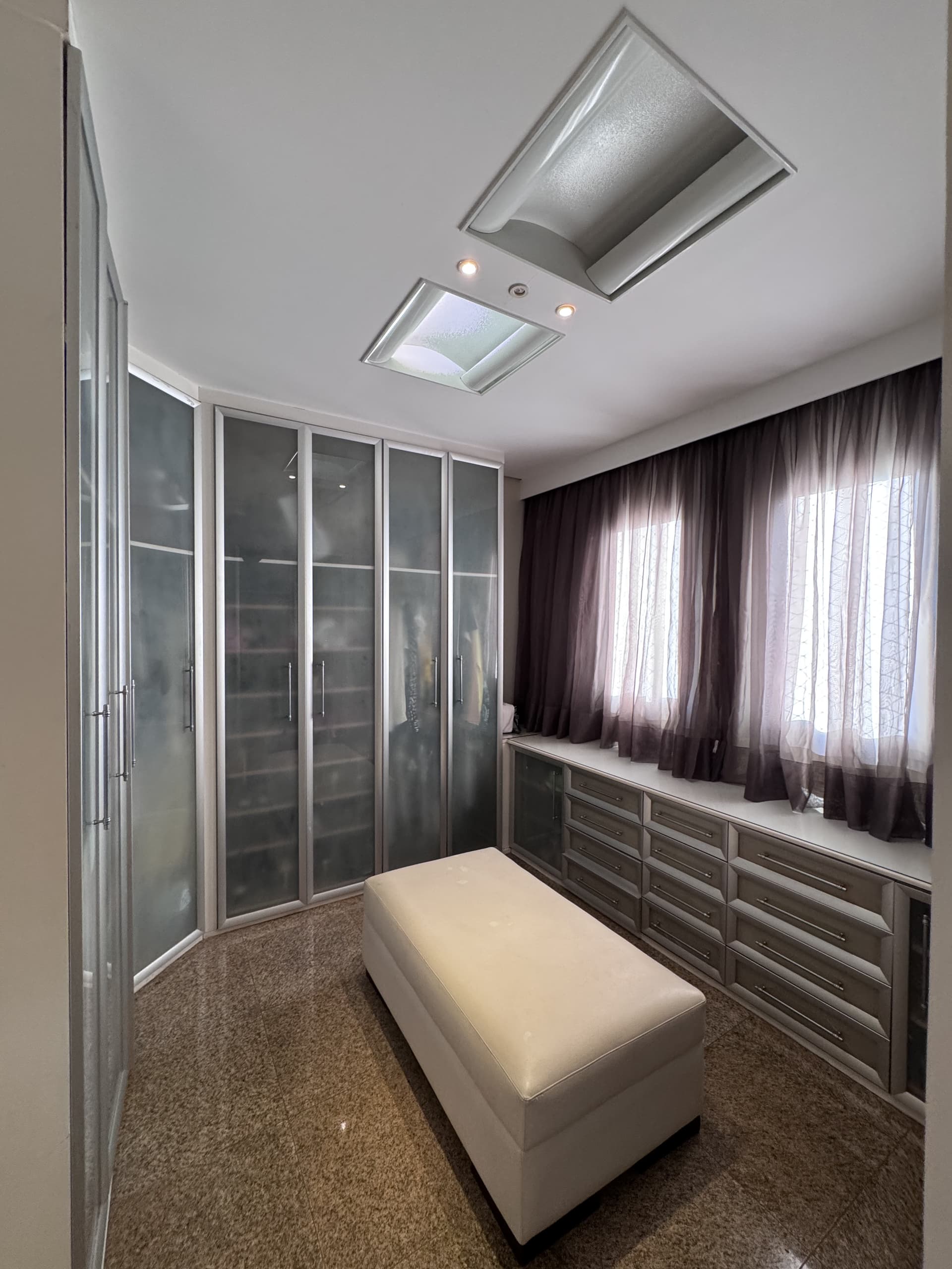 COBERTURA LUXUOSA - 5 SUITES -  LAGO DAS ROSAS - SETOR OESTE