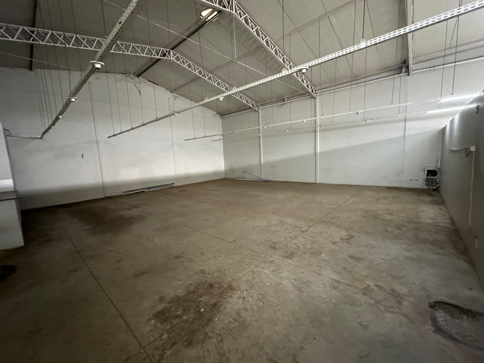 LOJA COMERCIAL DE 400M² NA AVENIDA CESTELO BRANCO