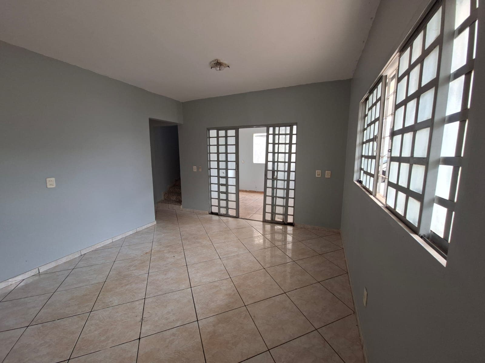 Sobrado 2 Suítes com Barracão -  Setor Morada do Sol – Goiânia