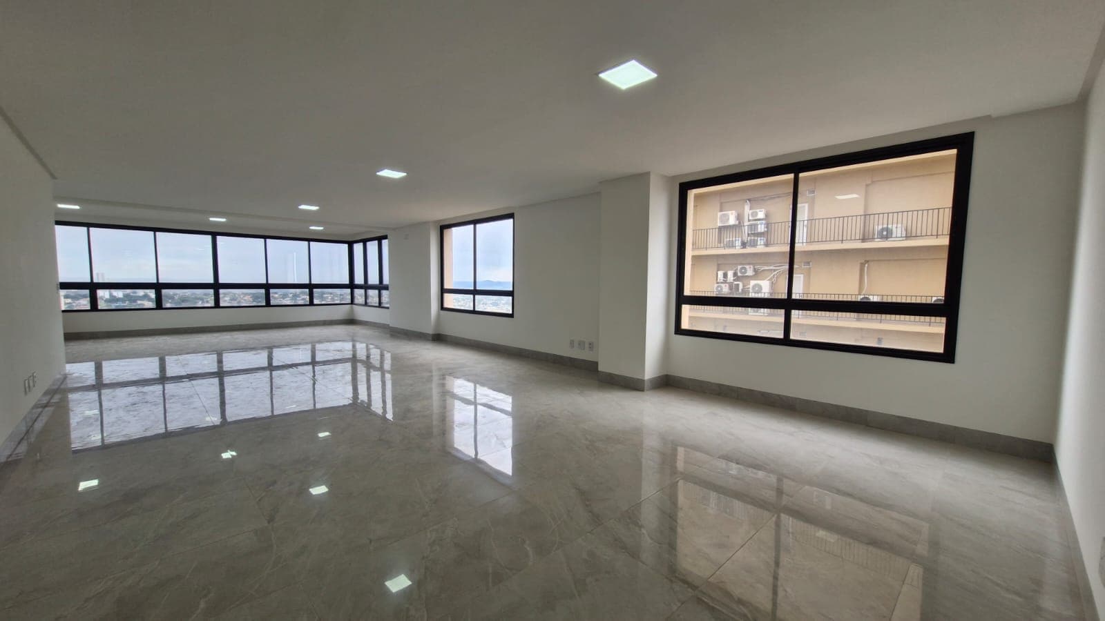 APARTAMENTO DE 04 SUÍTES, JARDIM GOIÁS.
